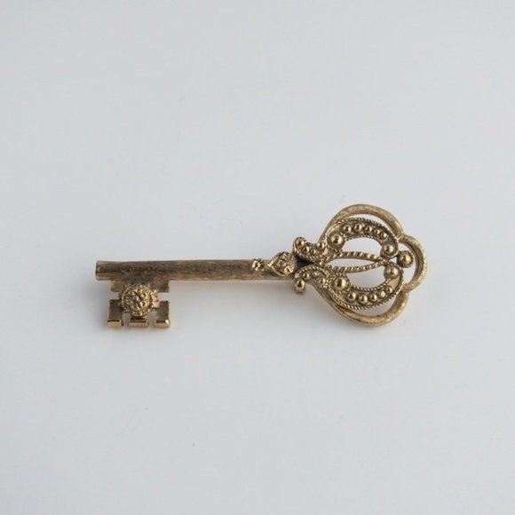 Vintage Jewelry Vintage Skeleton Key Brooch Pin Gold Tone Gothic